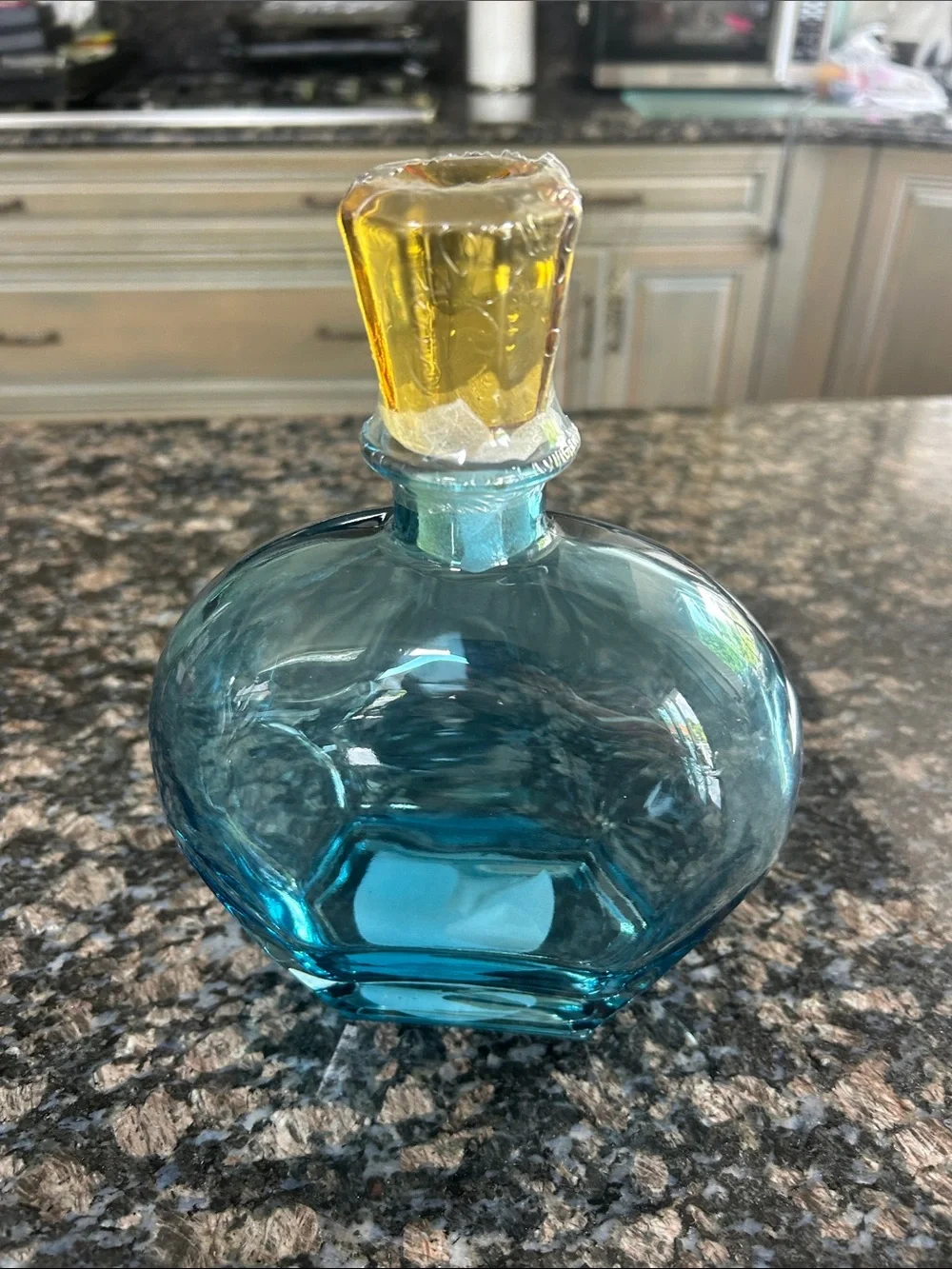 ASHLAND 26 OZ GLASS DECANTER WITH STOPPER NWT